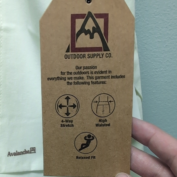 NWT Outdoor Supply Co. Avalanche Women's  Nylon Shorts w/ Pockets Size L. Ivory - Picture 2 of 7